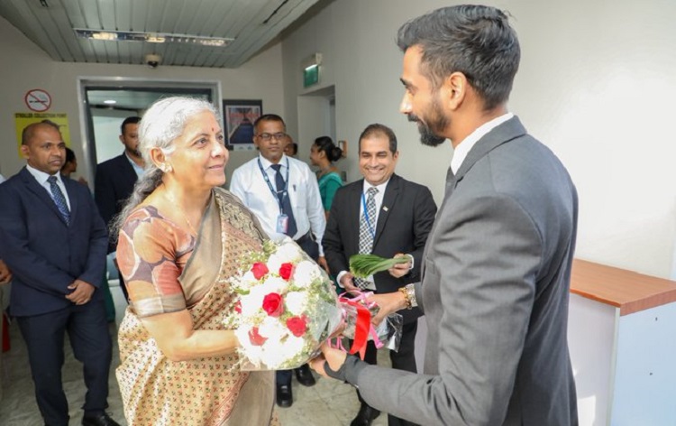 वित्तमंत्री निर्मला सीतारामण कोलंबो में 'नम 200' कार्यक्रम में श्रीलंका आगमन